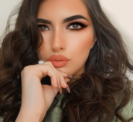 Peaboo model nude gallery