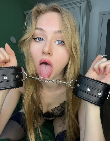 Peaboo star nude photos