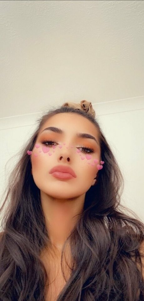 Peaboo sexy pornstar image