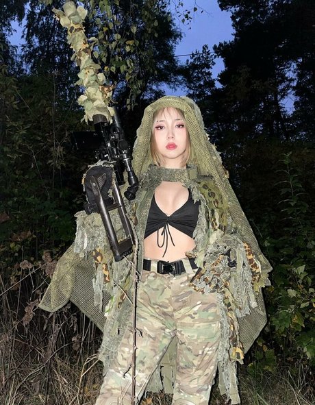 Ninja Vi pretty actress photo