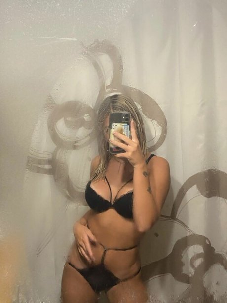 Goldiva model porn images