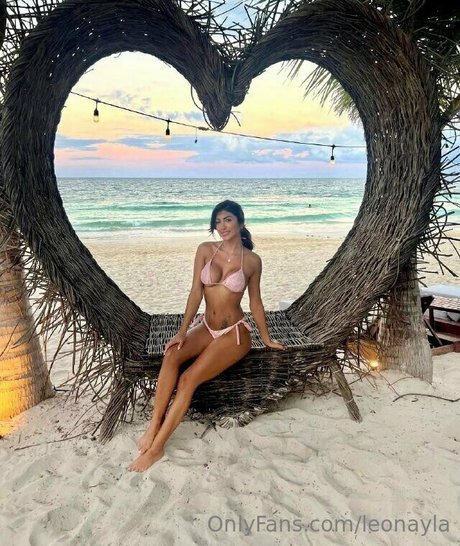 lesbian squirt onlyfans exclusive gallery