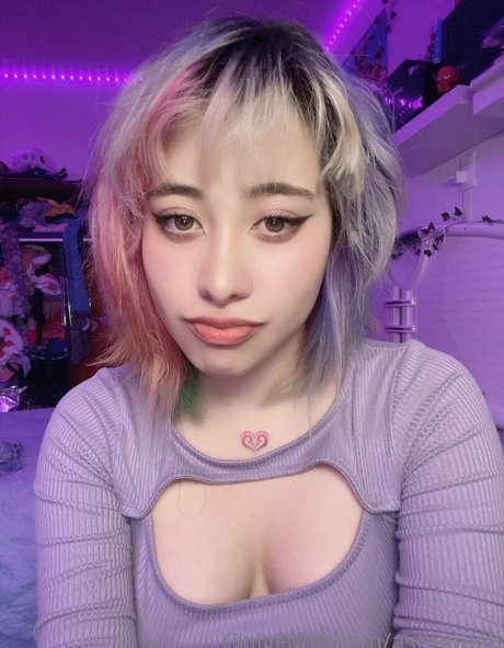 Ashounch pornstar adult image