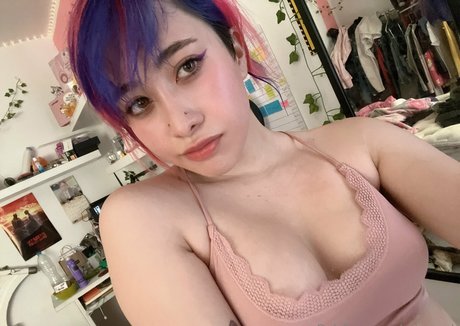 Ashounch adult star image