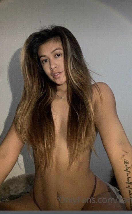 Cammylii beautiful model img