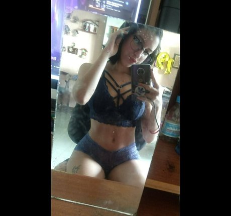 anniebgs2 pornstar naked picture