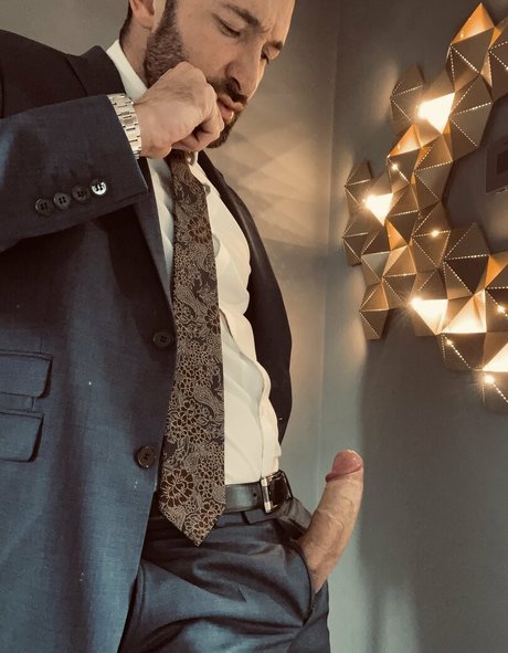 leobear naked actress pic