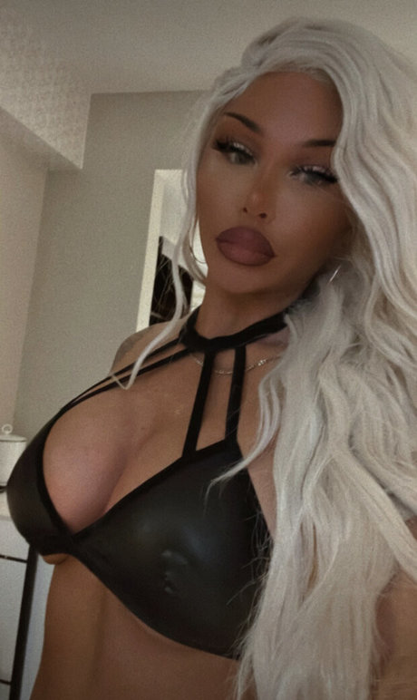 Peach girl23 model adult photo