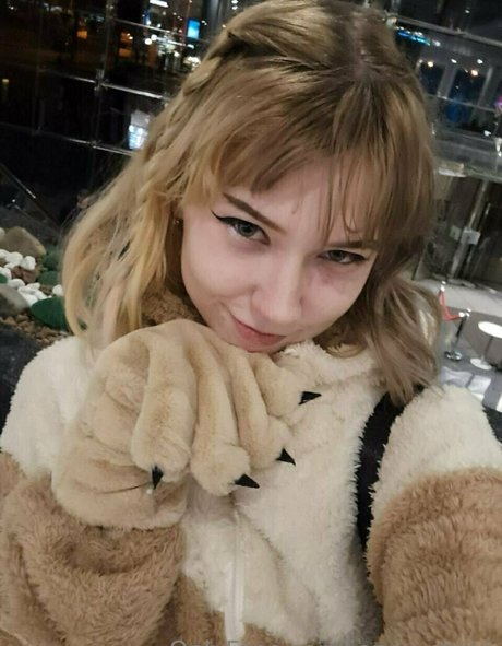 jenny shine beautiful actress image