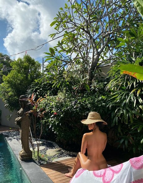 yourasianwetpussy model beautiful pics