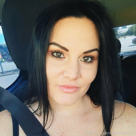 chanelbeexx pornstar naked images