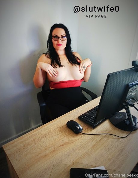 chanelbeexx star exclusive picture