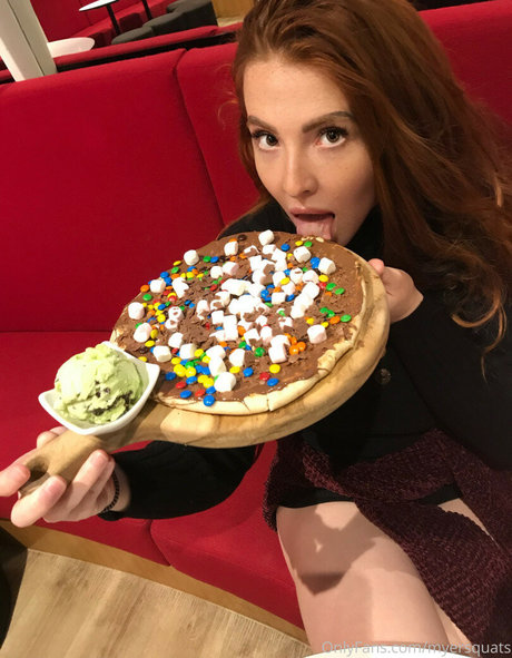 Redhead Goddess beautiful actress pictures