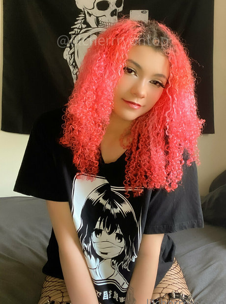 lilcherrryontopfree model erotic picture