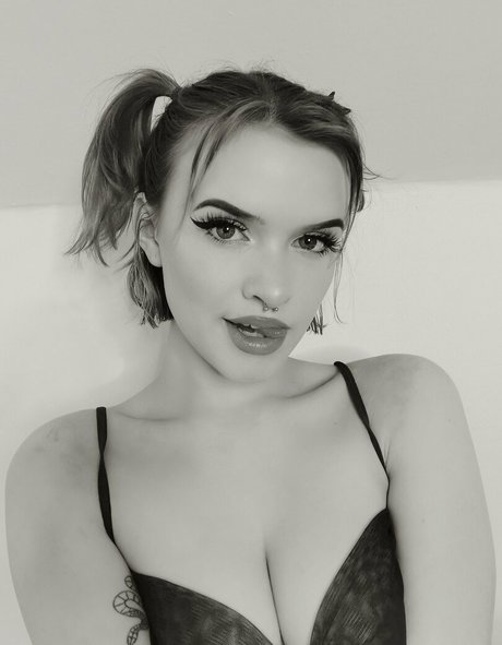 onlyprimrose model free photo