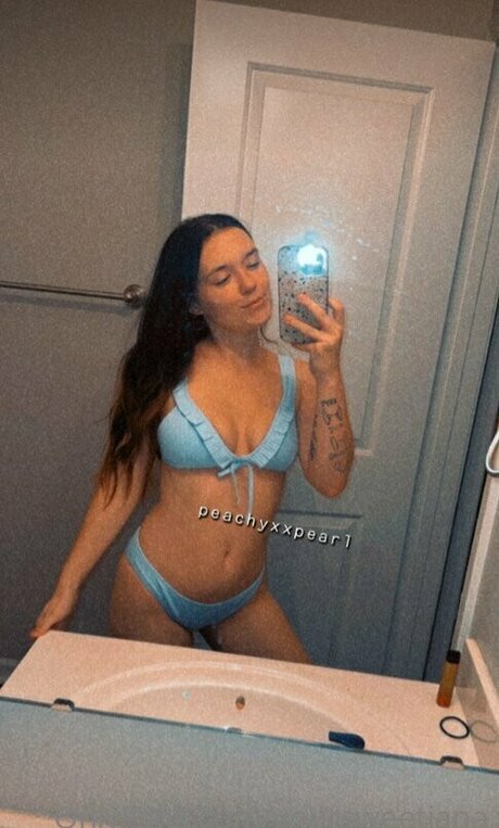 yoursweetiana nude model pic