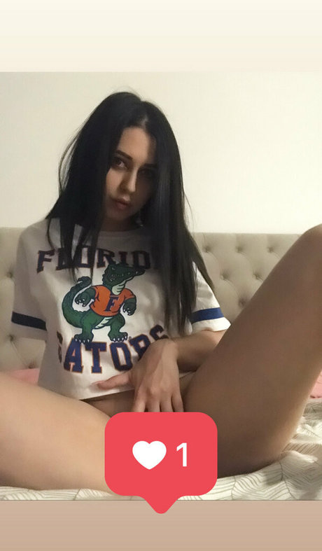 trixiietangfree nude star archive