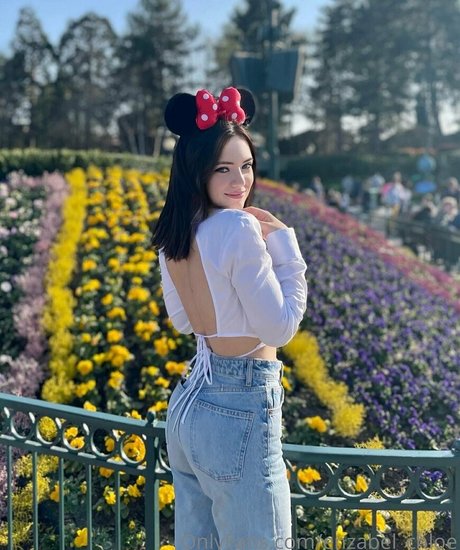 enzabel chloe top actress image