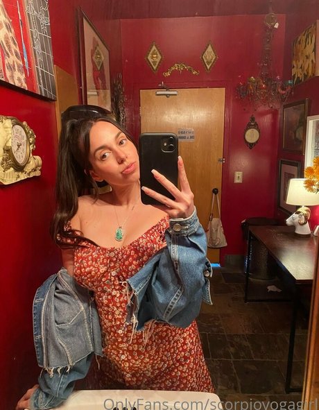 scorpioyogagirl sex pornstar photo