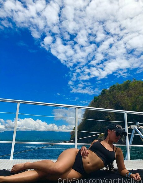 earthlyalien hot model archive