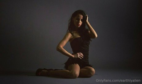earthlyalien exclusive pornstar pic