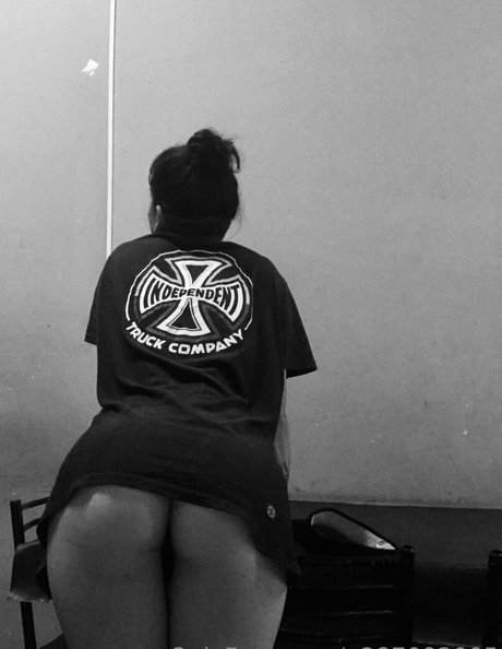 floresmartins sexy model pic