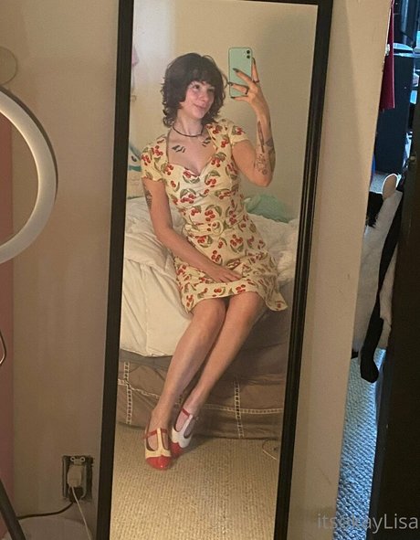 lisasayshello model pretty img