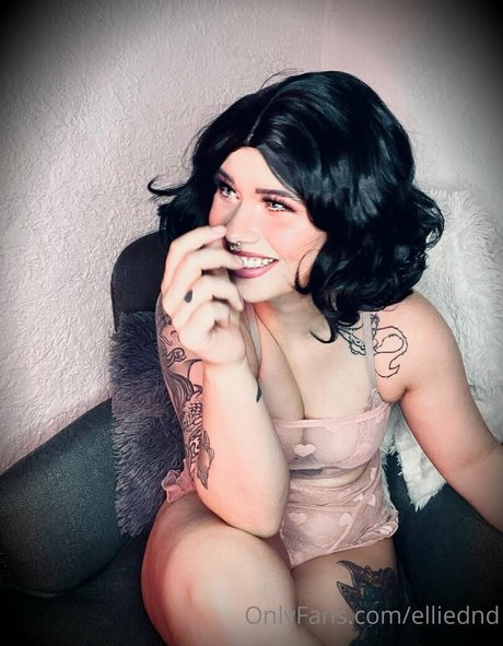 EllieDND star nude gallery