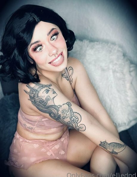 EllieDND erotic pornstar photo