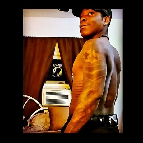 Levius T Layne star nude picture