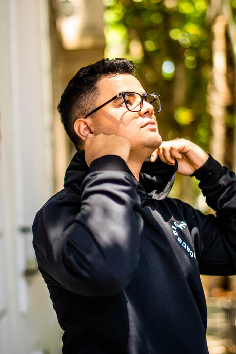 Jonnyonz model art gallery