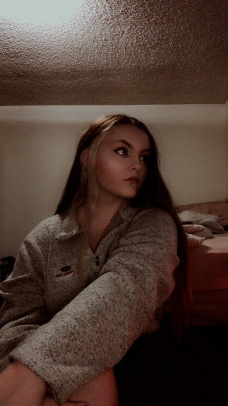 Stormy Grey model top img