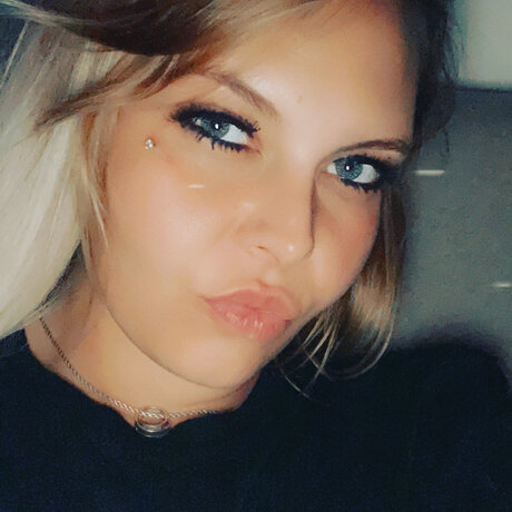 Tayler star nude image