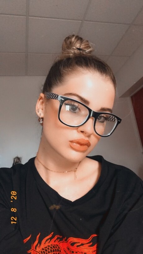 Carla sexy actress pics