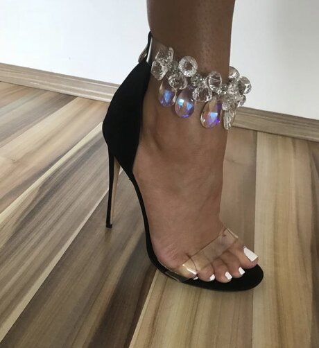 tiptoes star erotic archive