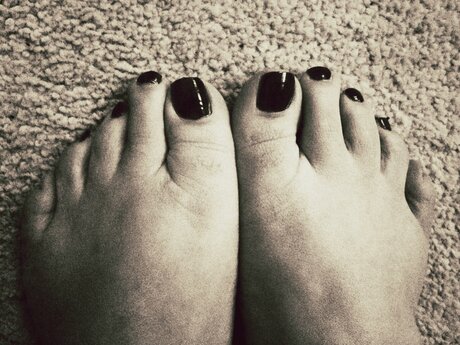 WickedlyWideFeet exclusive model pictures