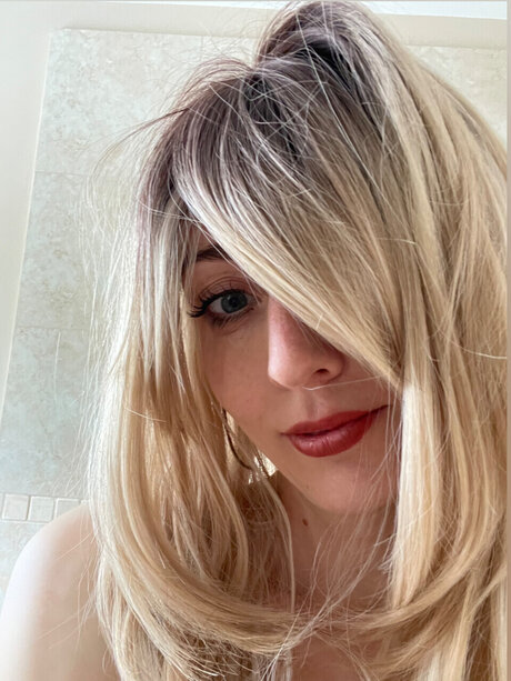 Ame Skye naked actress photo