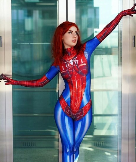 Raineemery hot actress img