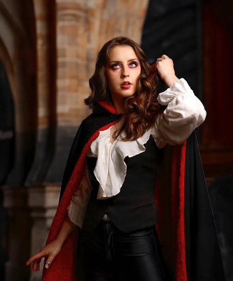 Raineemery adult model archive