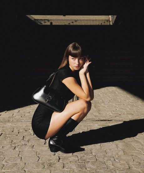 telmaxlouise model top img