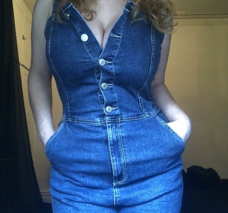 Laura Dawson star nude pics