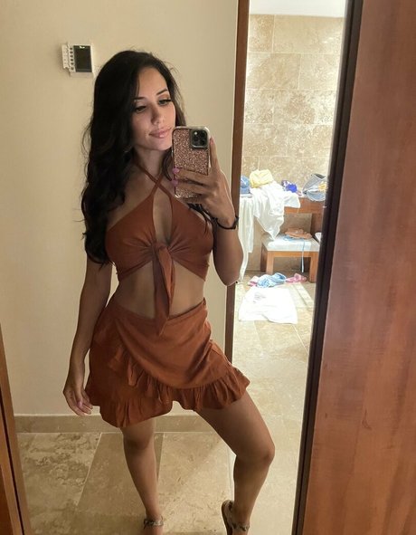 maandymore hot actress image