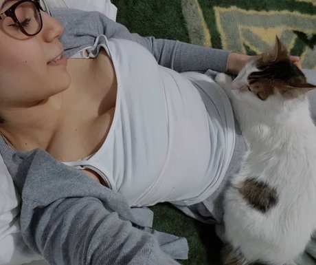 Juka Crasoves sexy actress images