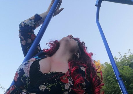 lealadyfree nude star pic