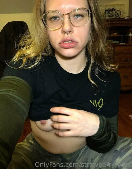 strawberrytootx art actress photos