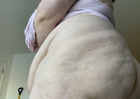 mamahorker nude actress pictures