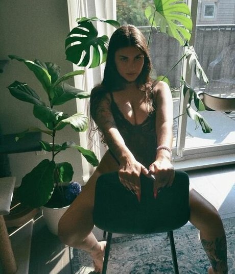 Angela Amethyst naked model pictures