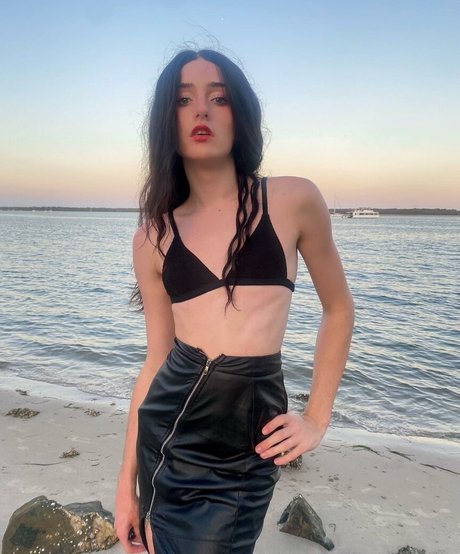 Venus Moorez star erotic img