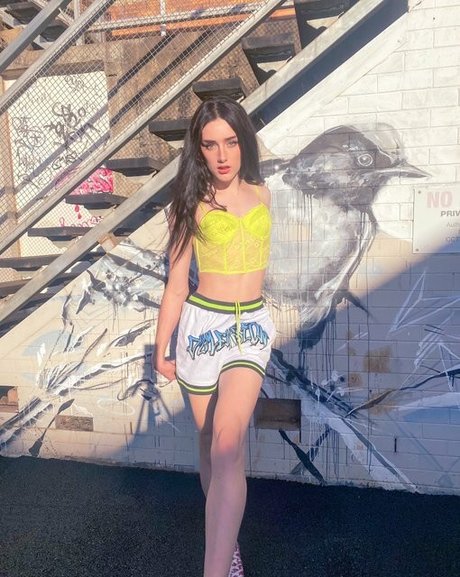 Venus Moorez model sexy image