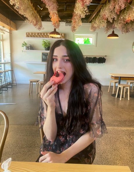 Venus Moorez model adult galleries